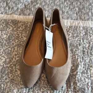 Old Navy Women's Tan Flats